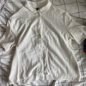 H&M button up short sleeve blouse